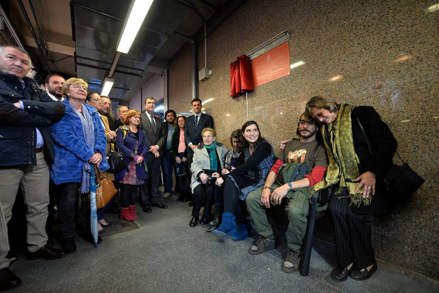 En el día que cumpliría 76 años, el también cronista oficial de la ciudad, que falleció el pasado mes de noviembre, fue el protagonista de un acto en el que se presentó las insignias con las que contará por la labor llevada a cabo
