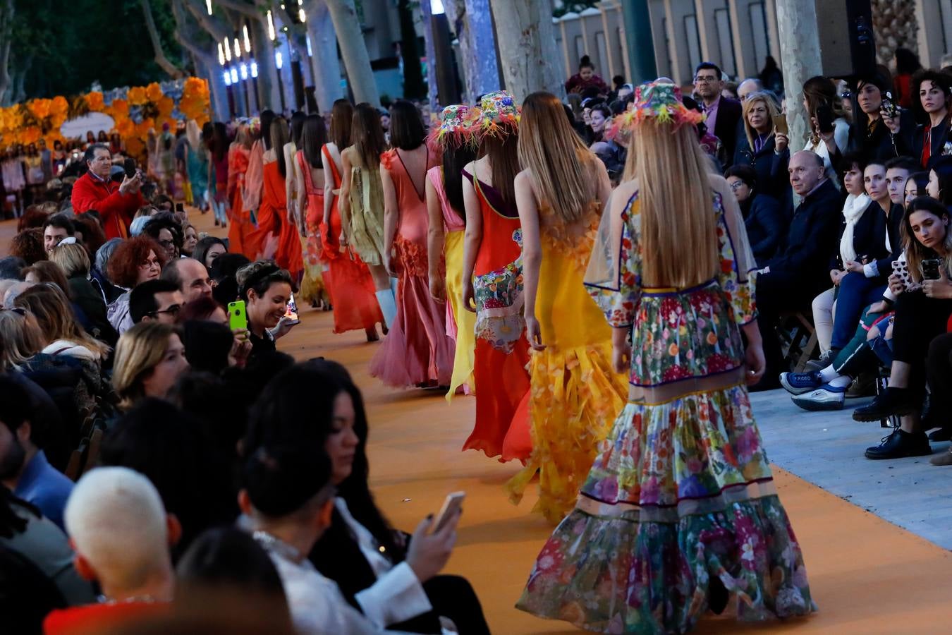 El Paseo Alfonso X de Murcia se convierte en una singular pasarela para acoger el desfile ofrecido por la firma andaluza