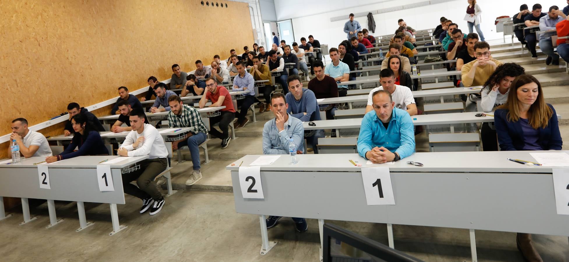 El Aulario del Campus de Espinardo acogió este viernes por la tarde prueba teórica, la primera de las cinco que tendrán que realiza los aspirantes
