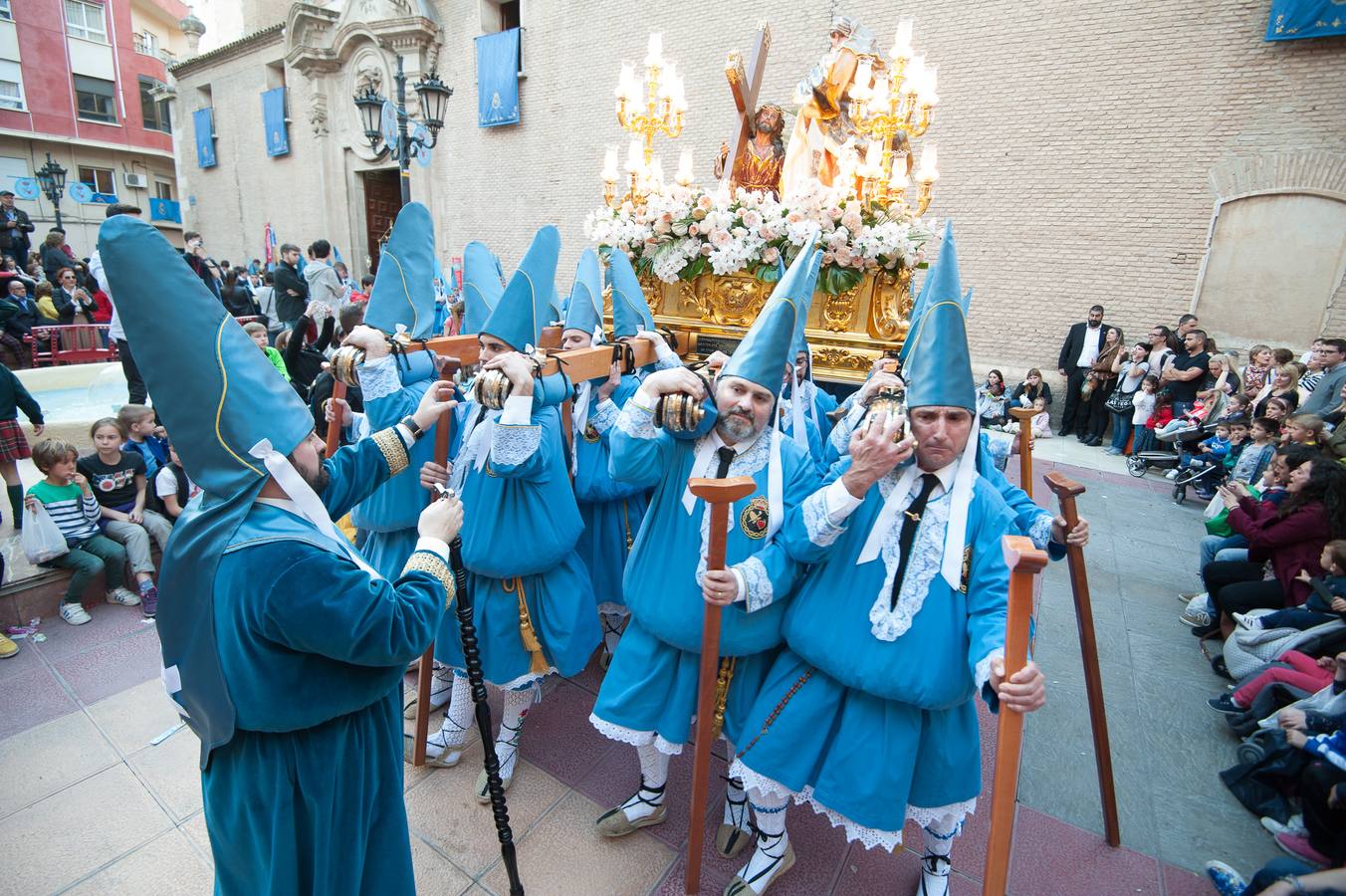 El paso de La Flagelación celebró su 25 aniversario en un desfile que cuajó de espectadores las calles más nazarenas