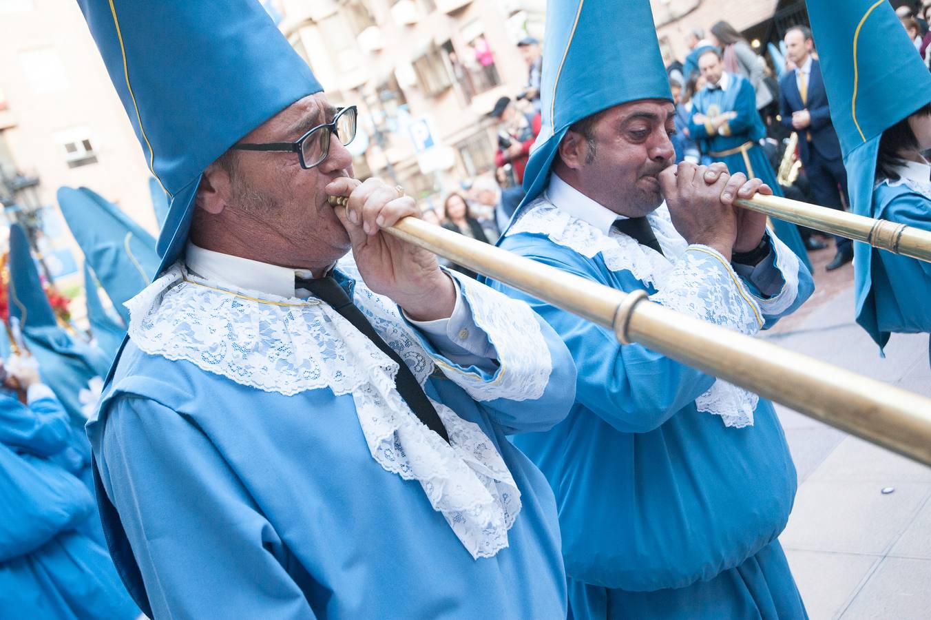 El paso de La Flagelación celebró su 25 aniversario en un desfile que cuajó de espectadores las calles más nazarenas