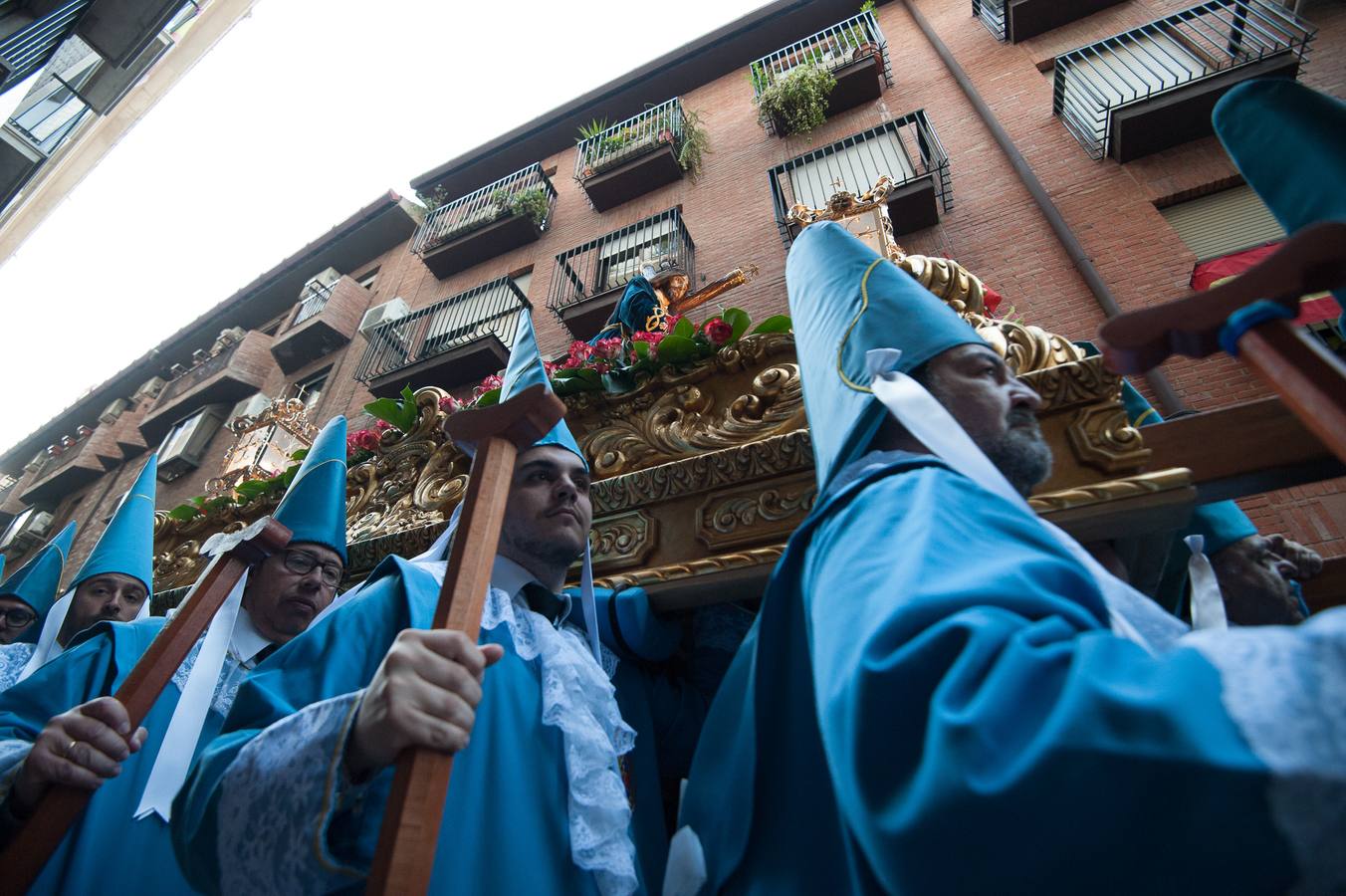 El paso de La Flagelación celebró su 25 aniversario en un desfile que cuajó de espectadores las calles más nazarenas