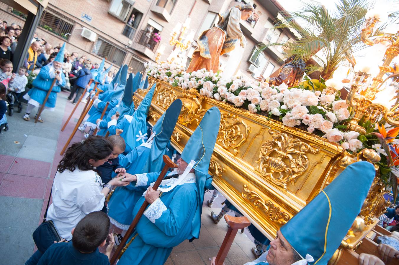 El paso de La Flagelación celebró su 25 aniversario en un desfile que cuajó de espectadores las calles más nazarenas