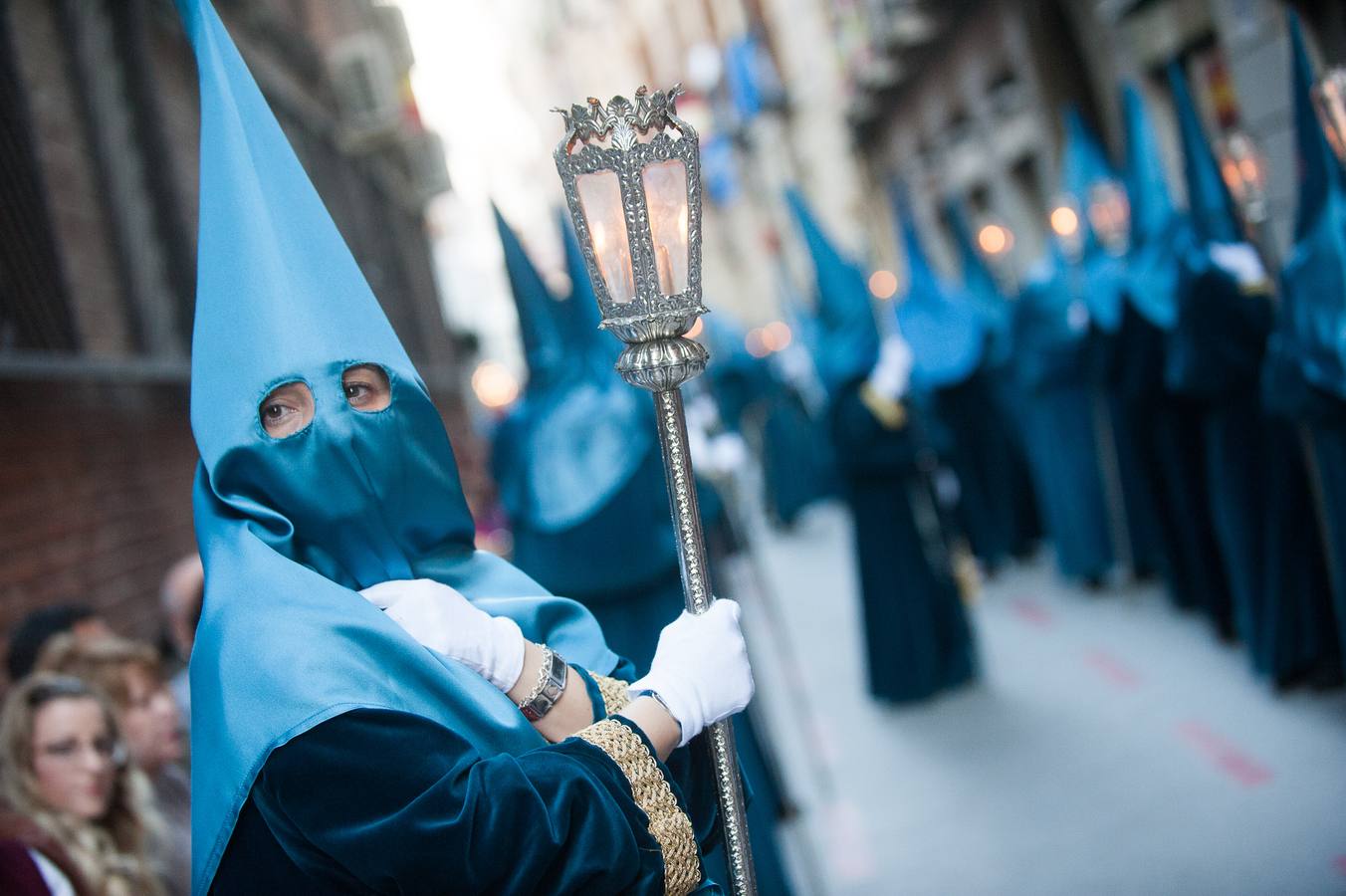 El paso de La Flagelación celebró su 25 aniversario en un desfile que cuajó de espectadores las calles más nazarenas