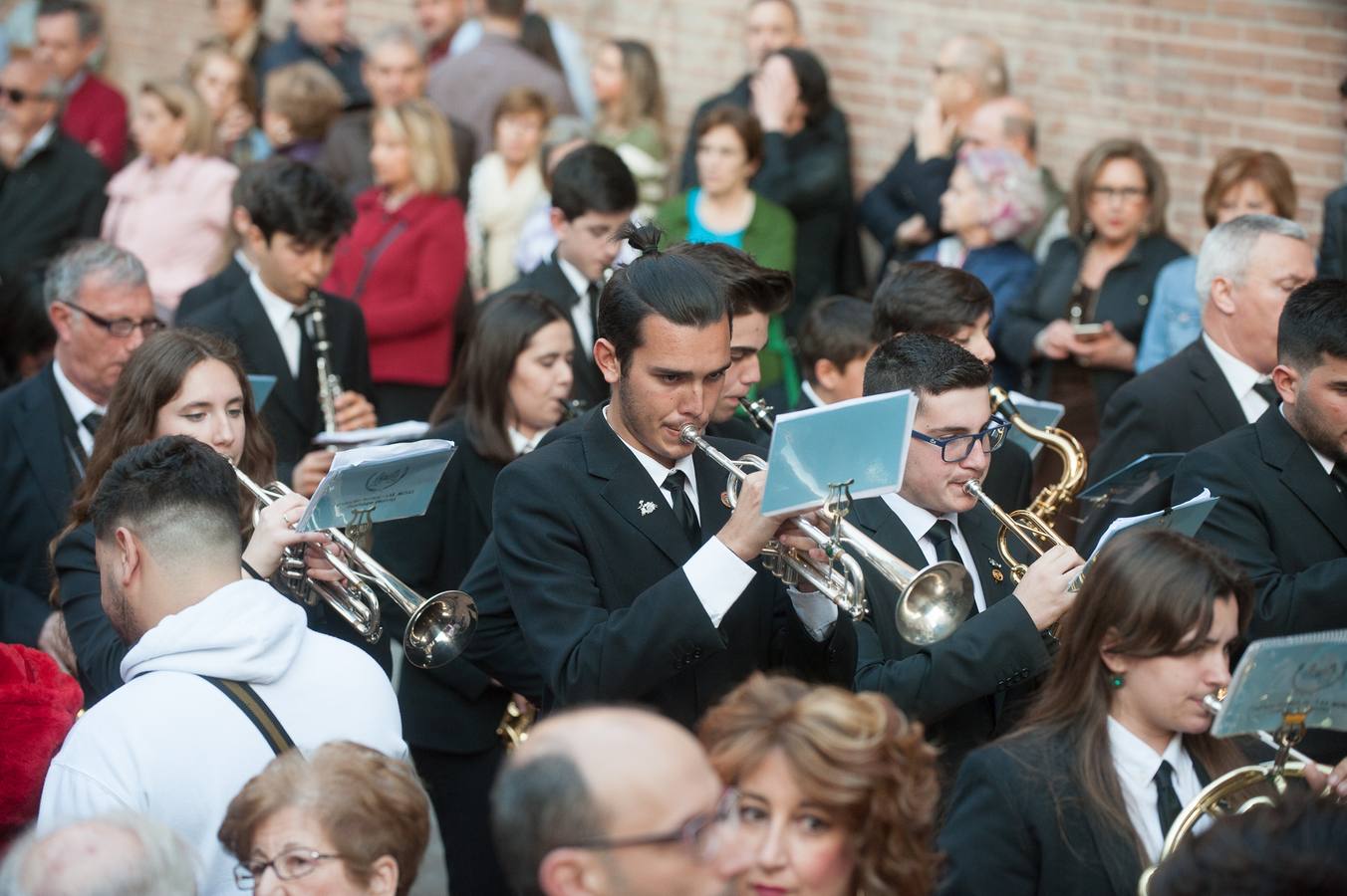 El paso de La Flagelación celebró su 25 aniversario en un desfile que cuajó de espectadores las calles más nazarenas