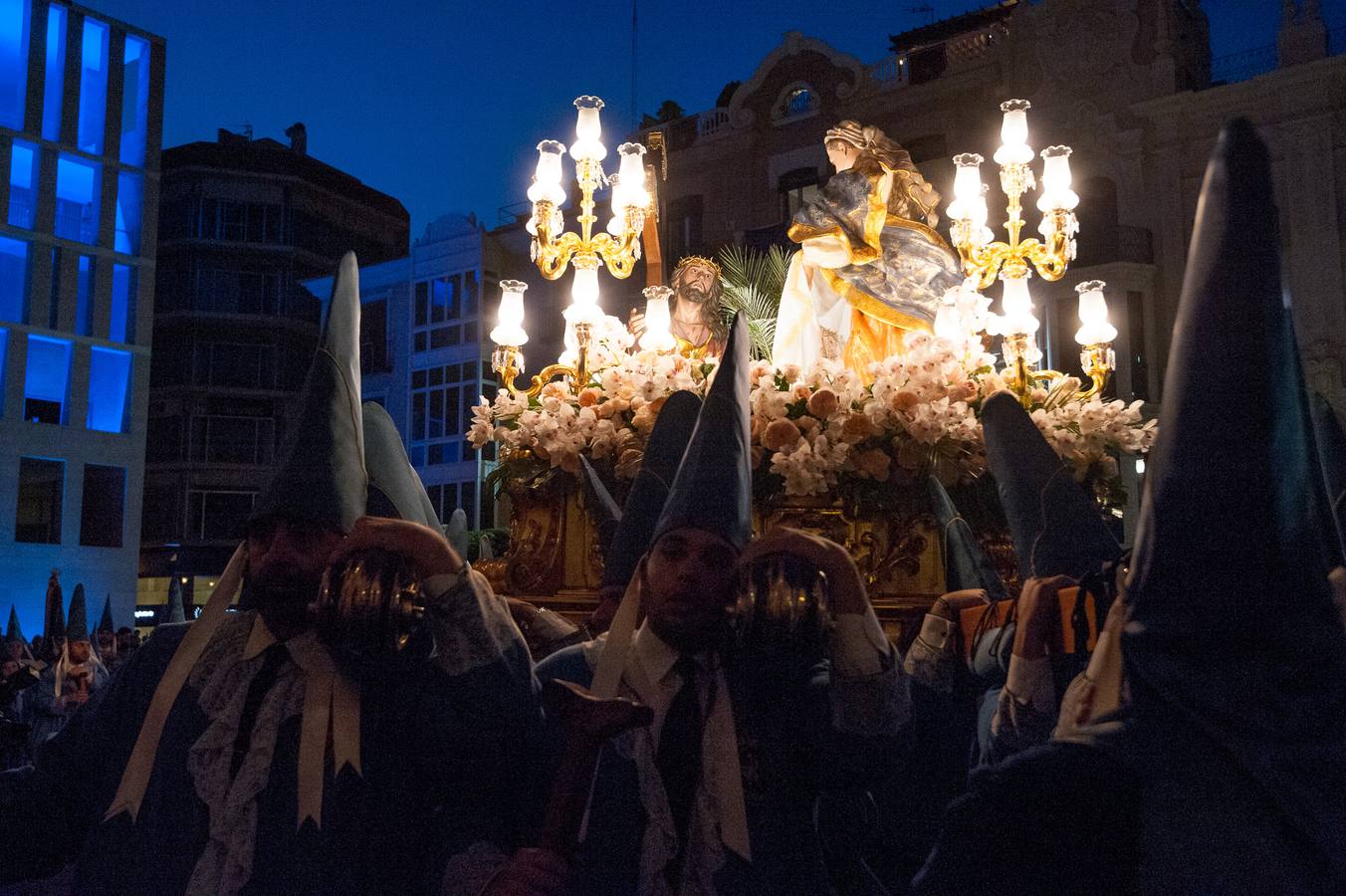 El paso de La Flagelación celebró su 25 aniversario en un desfile que cuajó de espectadores las calles más nazarenas