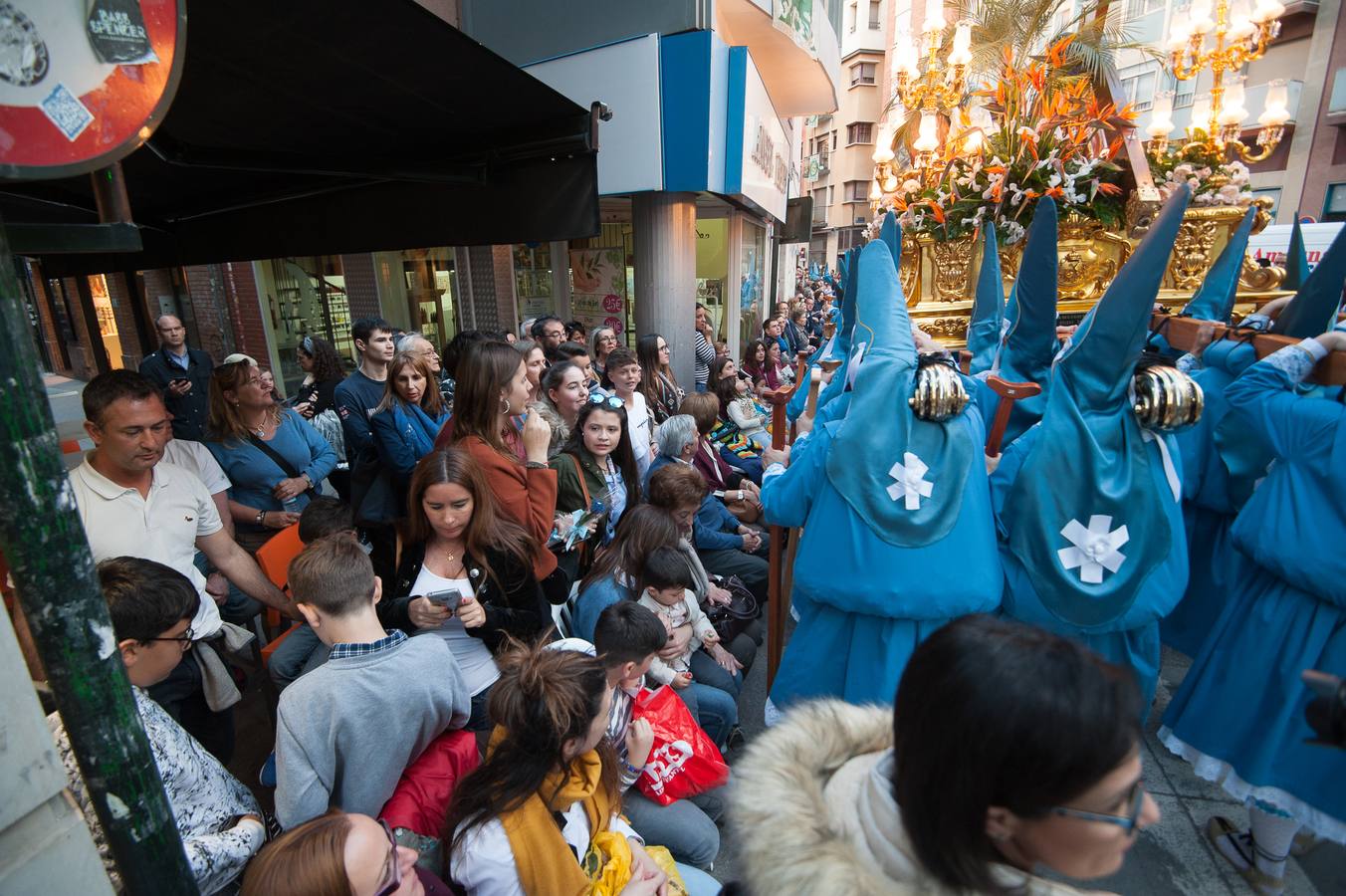 El paso de La Flagelación celebró su 25 aniversario en un desfile que cuajó de espectadores las calles más nazarenas