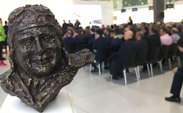 El busto de Juan de la Cierva, en la inauguración del aeropuerto el pasado 15 de enero.