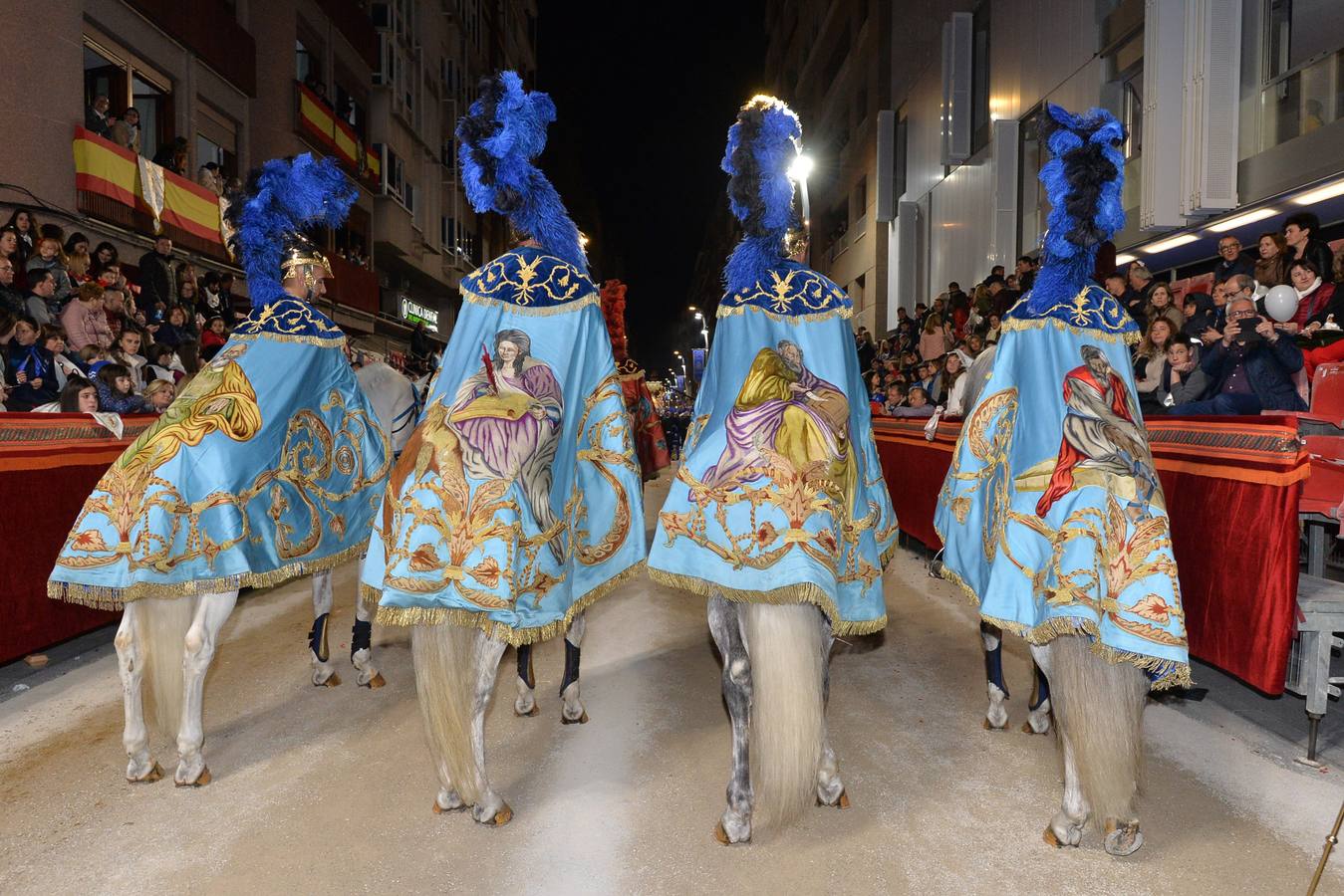 La imagen titular del Paso Azul recorrió la ciudad en su trono en andas en la primera procesión de la Semana Santa lorquina