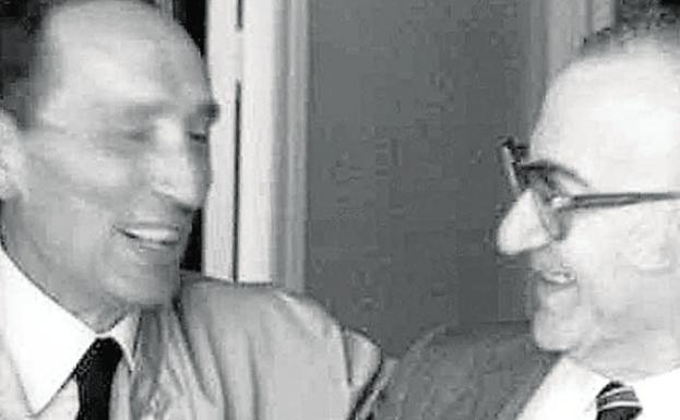 Miguel Delibes y Gonzalo Sobejano, en los 60. 