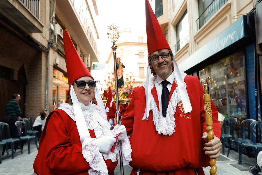 El cortejo devuelve a las calles más nazarenas de Murcia la devoción por el rigor y las tradiciones huertanas