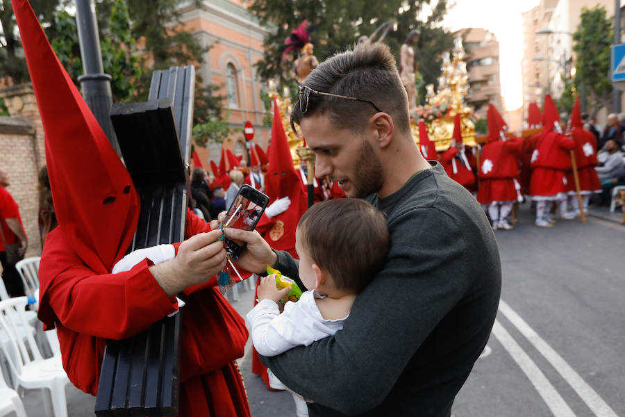 El cortejo devuelve a las calles más nazarenas de Murcia la devoción por el rigor y las tradiciones huertanas