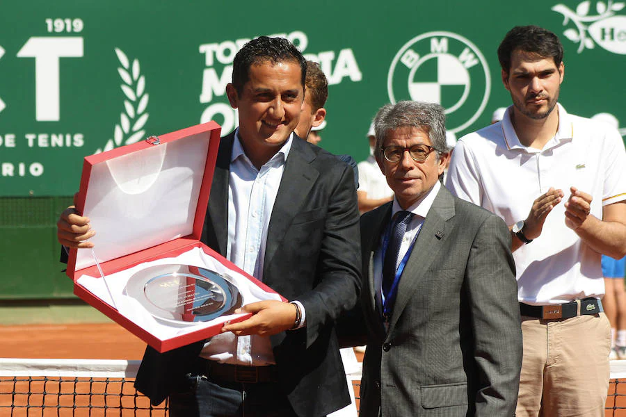 El tenista tinerfeño se sobrepuso a la derrota en el primer set (2-6) superando con contundencia a su rival en los dos siguientes parciales (6-0 y 6-2)