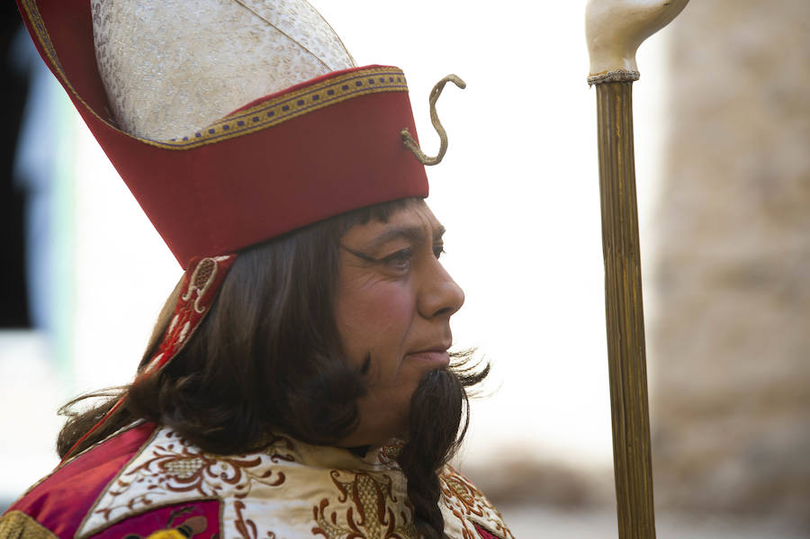 Hebreos y nazarenos californios representan la entrada de Jesús en Jerusalén