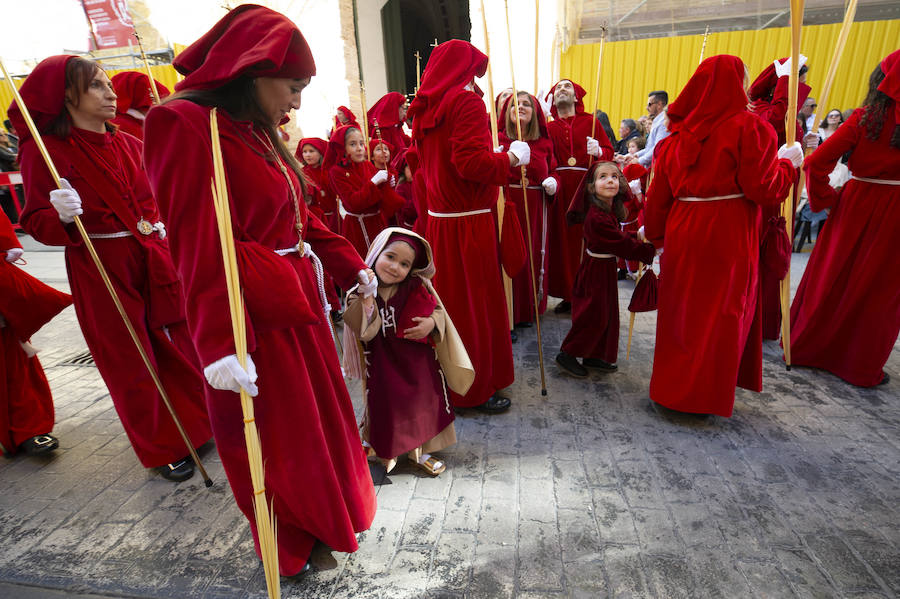 Hebreos y nazarenos californios representan la entrada de Jesús en Jerusalén