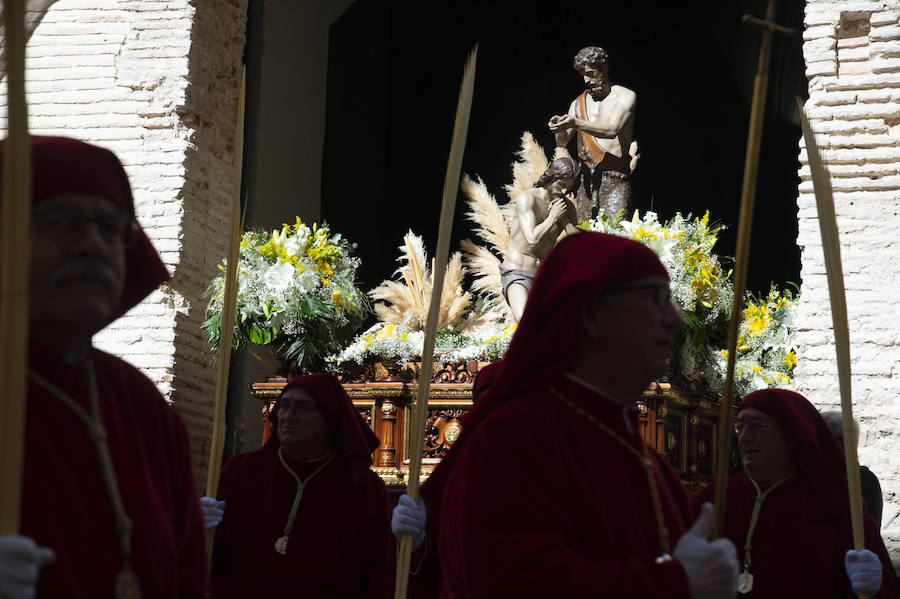 Hebreos y nazarenos californios representan la entrada de Jesús en Jerusalén