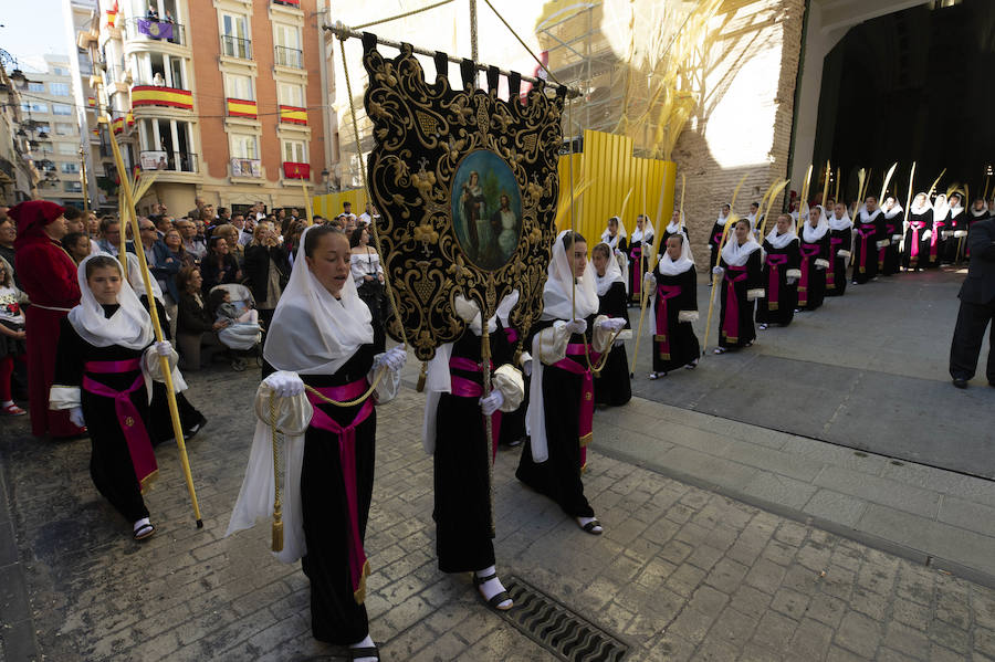 Hebreos y nazarenos californios representan la entrada de Jesús en Jerusalén