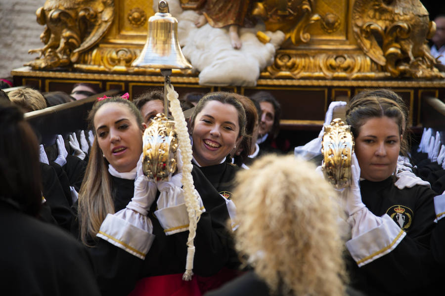 Hebreos y nazarenos californios representan la entrada de Jesús en Jerusalén