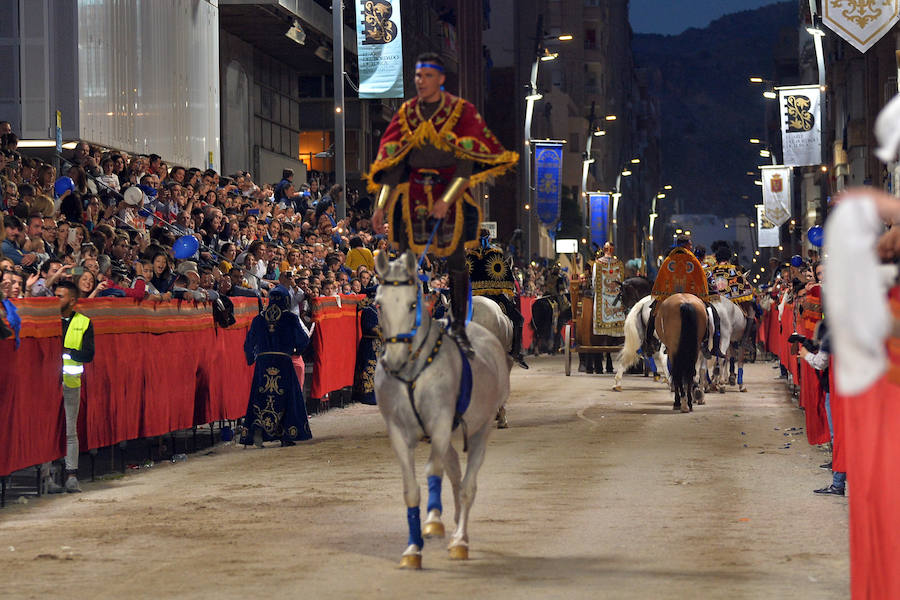 La exhibición de las bigas de José entusiasmó a la grada azul. Los siete carros se giraron en la parte central de la carrera en un ejercicio de doma de especialistas internacionales de cine