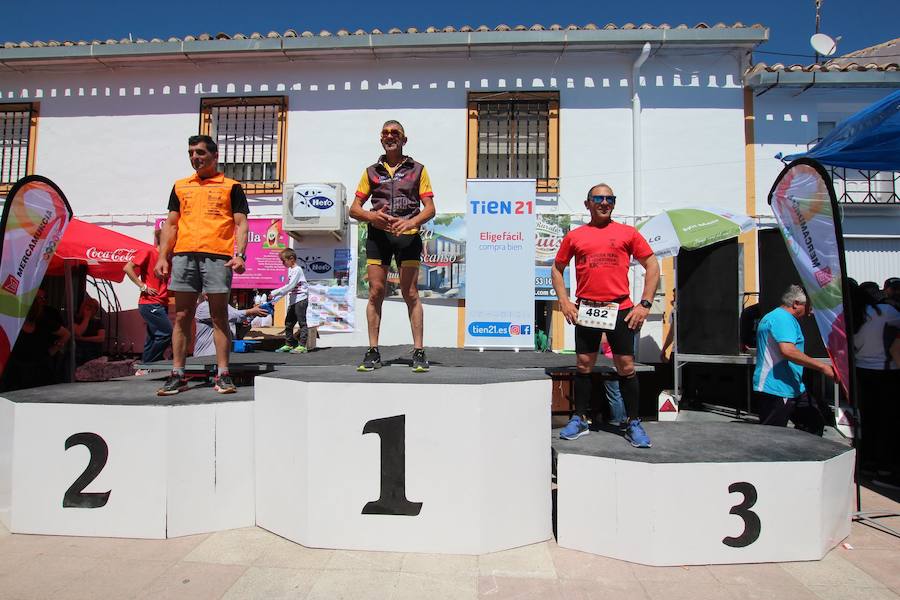 El corredor se lleva la prueba con una marca de 39:52 minutos, por los 47:36 de la atleta