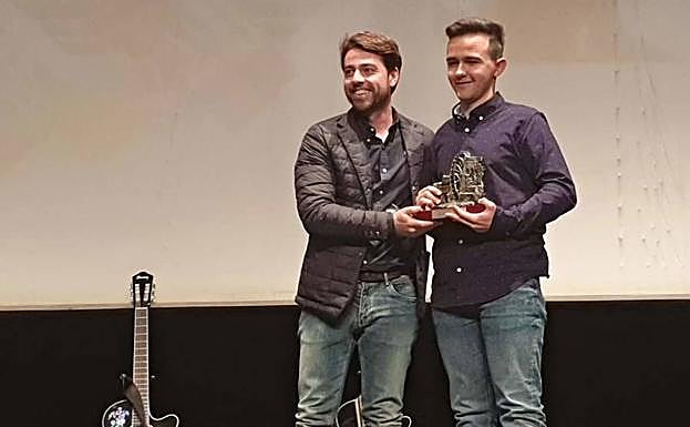 El estudiante murciano Jorge Pastor Zaragoza (der.), uno de los 50 mejores de Bachillerato de España.