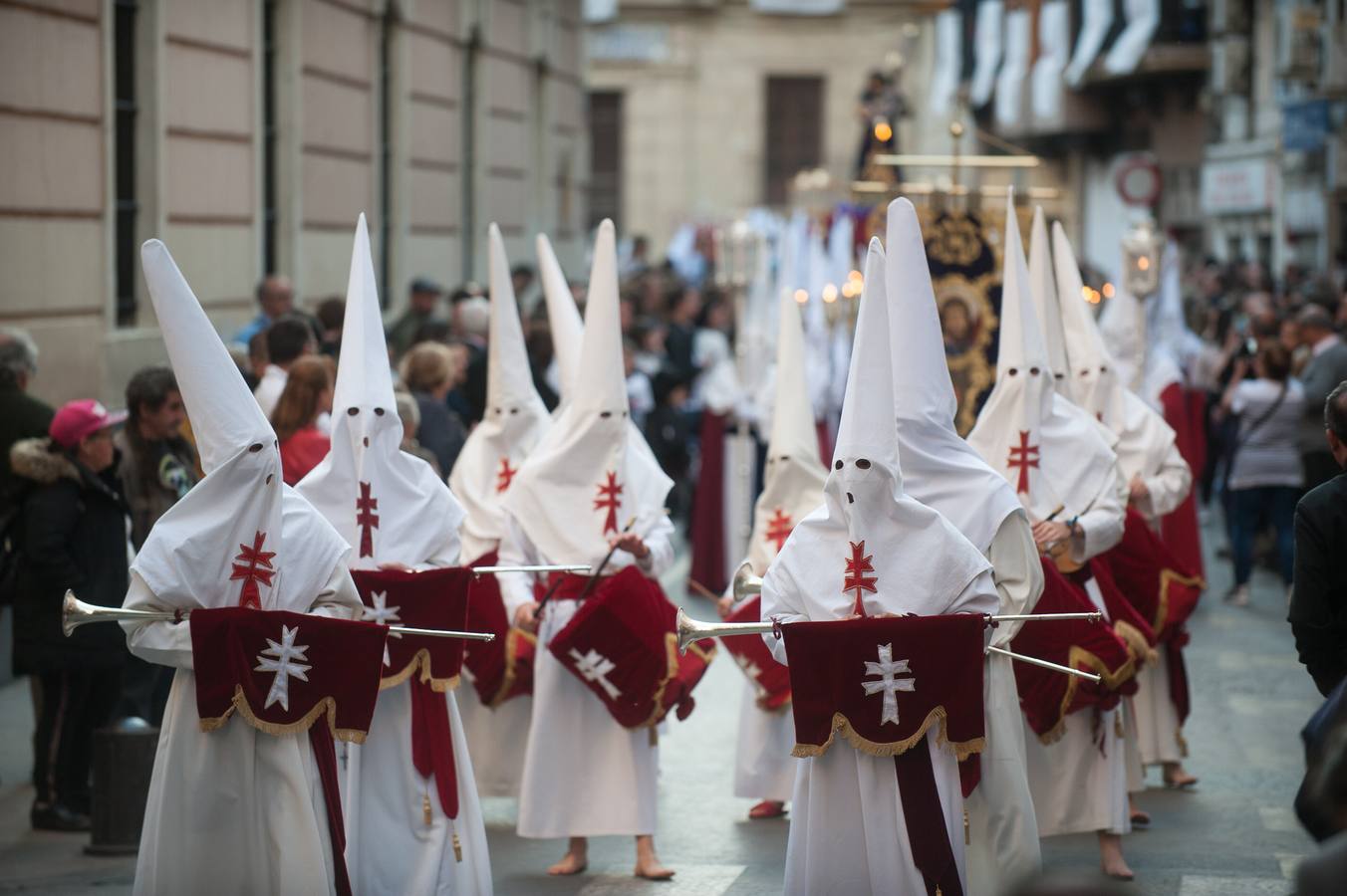 El Cristo de la Salud y el Señor del Rescate inundan de fervor el itinerario más nazareno.