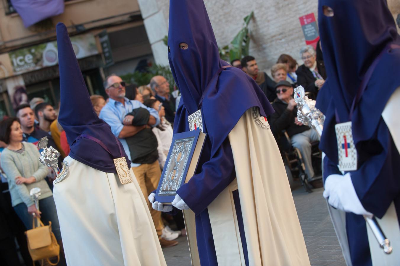 El Cristo de la Salud y el Señor del Rescate inundan de fervor el itinerario más nazareno.