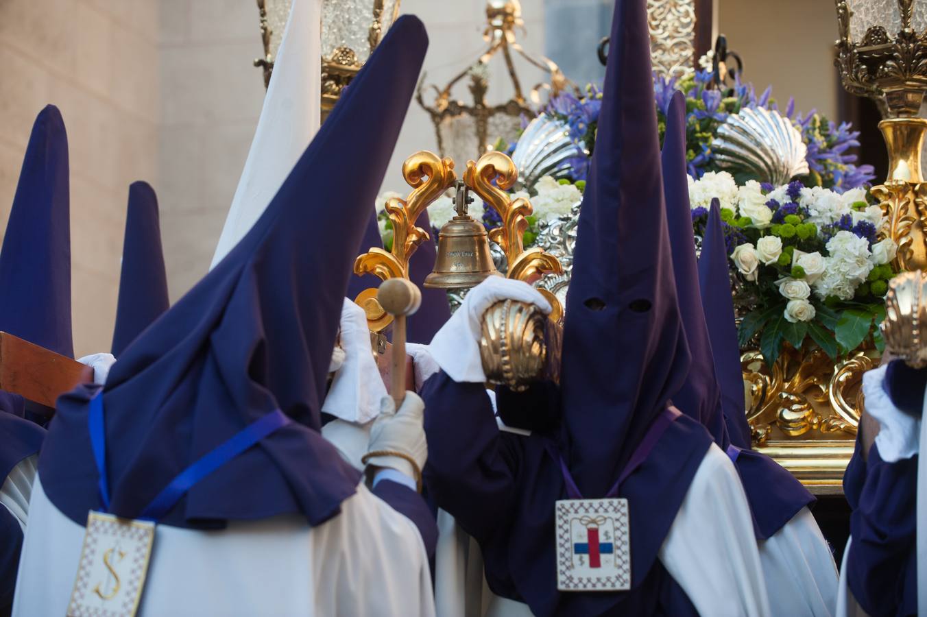 El Cristo de la Salud y el Señor del Rescate inundan de fervor el itinerario más nazareno.