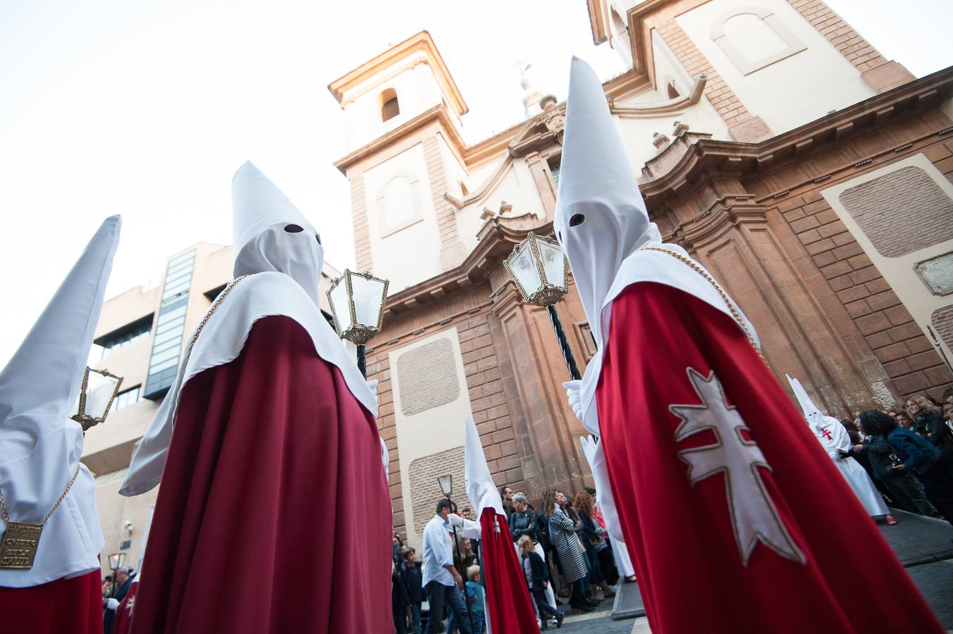 El Cristo de la Salud y el Señor del Rescate inundan de fervor el itinerario más nazareno.