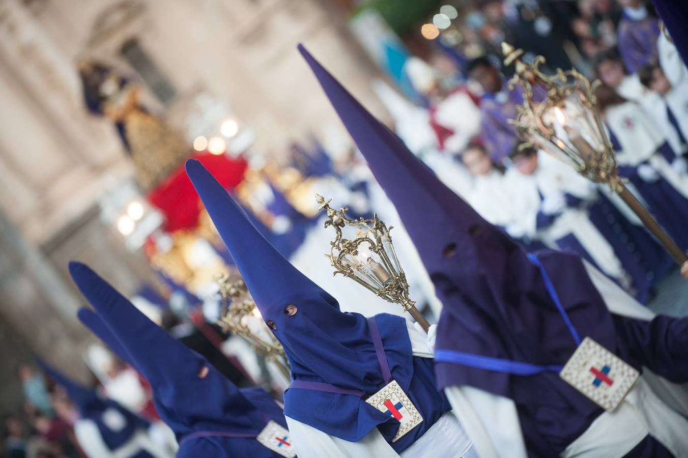 El Cristo de la Salud y el Señor del Rescate inundan de fervor el itinerario más nazareno.