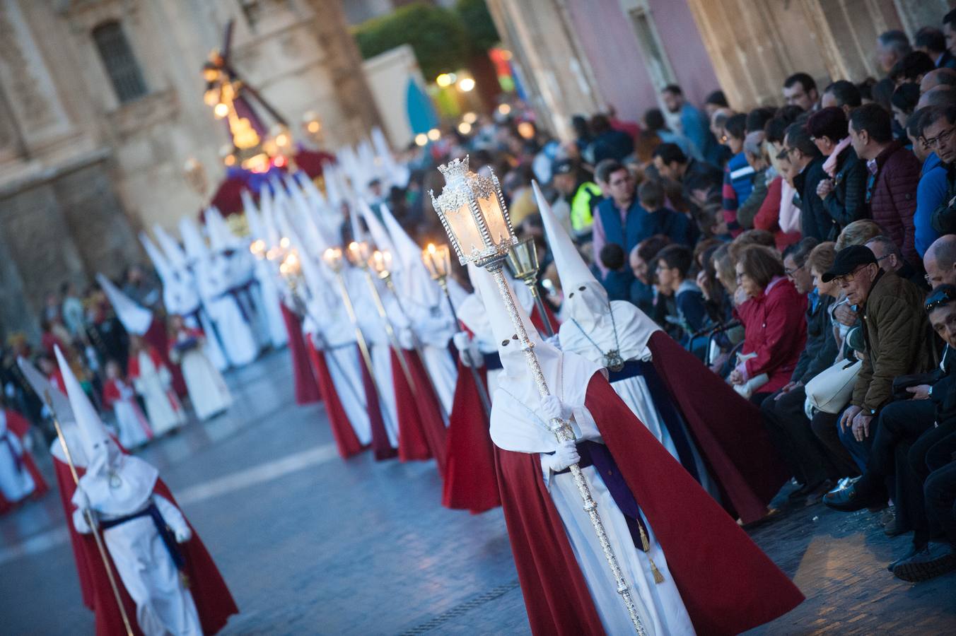 El Cristo de la Salud y el Señor del Rescate inundan de fervor el itinerario más nazareno.