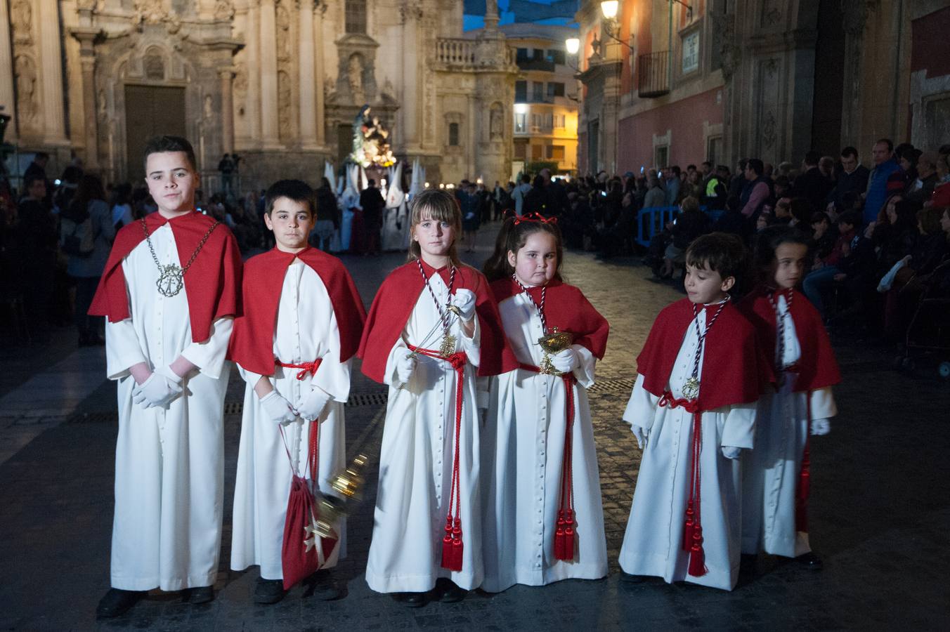 El Cristo de la Salud y el Señor del Rescate inundan de fervor el itinerario más nazareno.