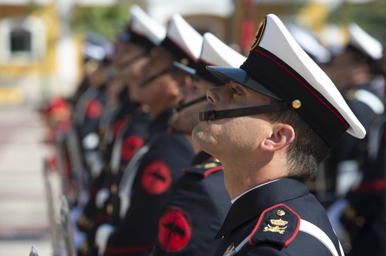 El Tercio de Levante constituye su escolta con soldados voluntarios que creen un privilegio acompañar a San Pedro y a la Virgen de la Soledad en la Semana Santa de Cartagena
