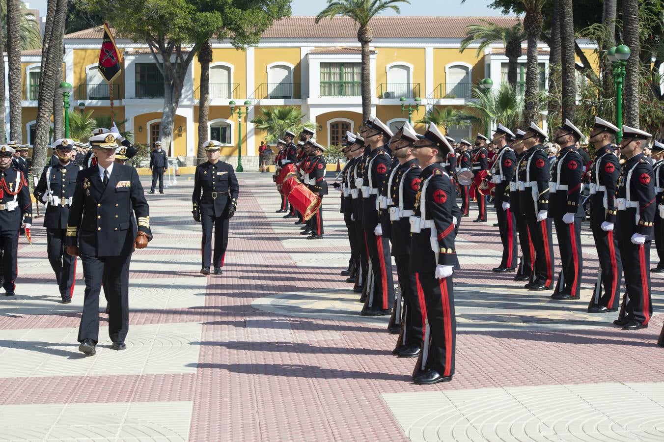 El Tercio de Levante constituye su escolta con soldados voluntarios que creen un privilegio acompañar a San Pedro y a la Virgen de la Soledad en la Semana Santa de Cartagena