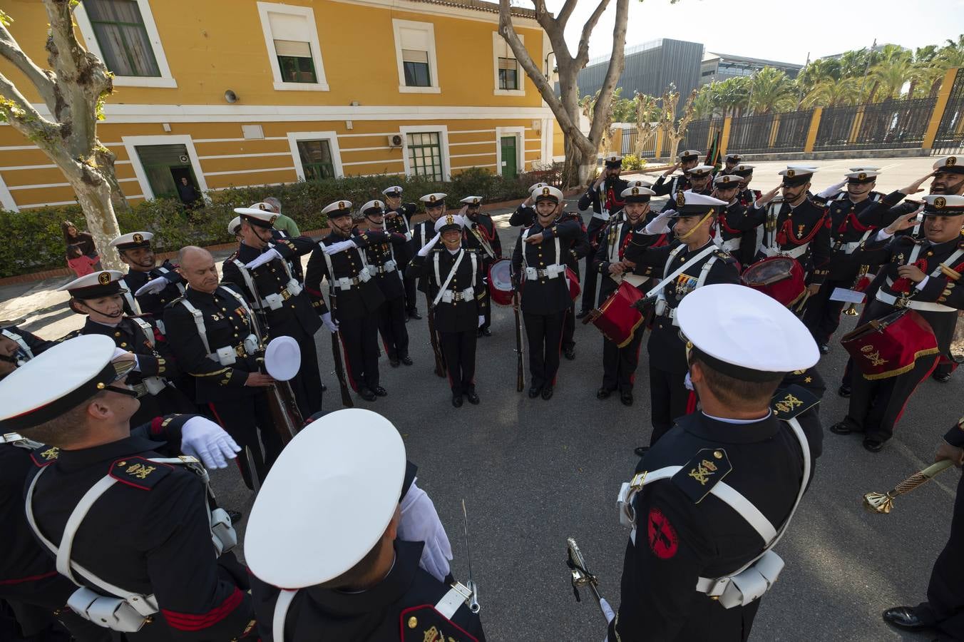 El Tercio de Levante constituye su escolta con soldados voluntarios que creen un privilegio acompañar a San Pedro y a la Virgen de la Soledad en la Semana Santa de Cartagena