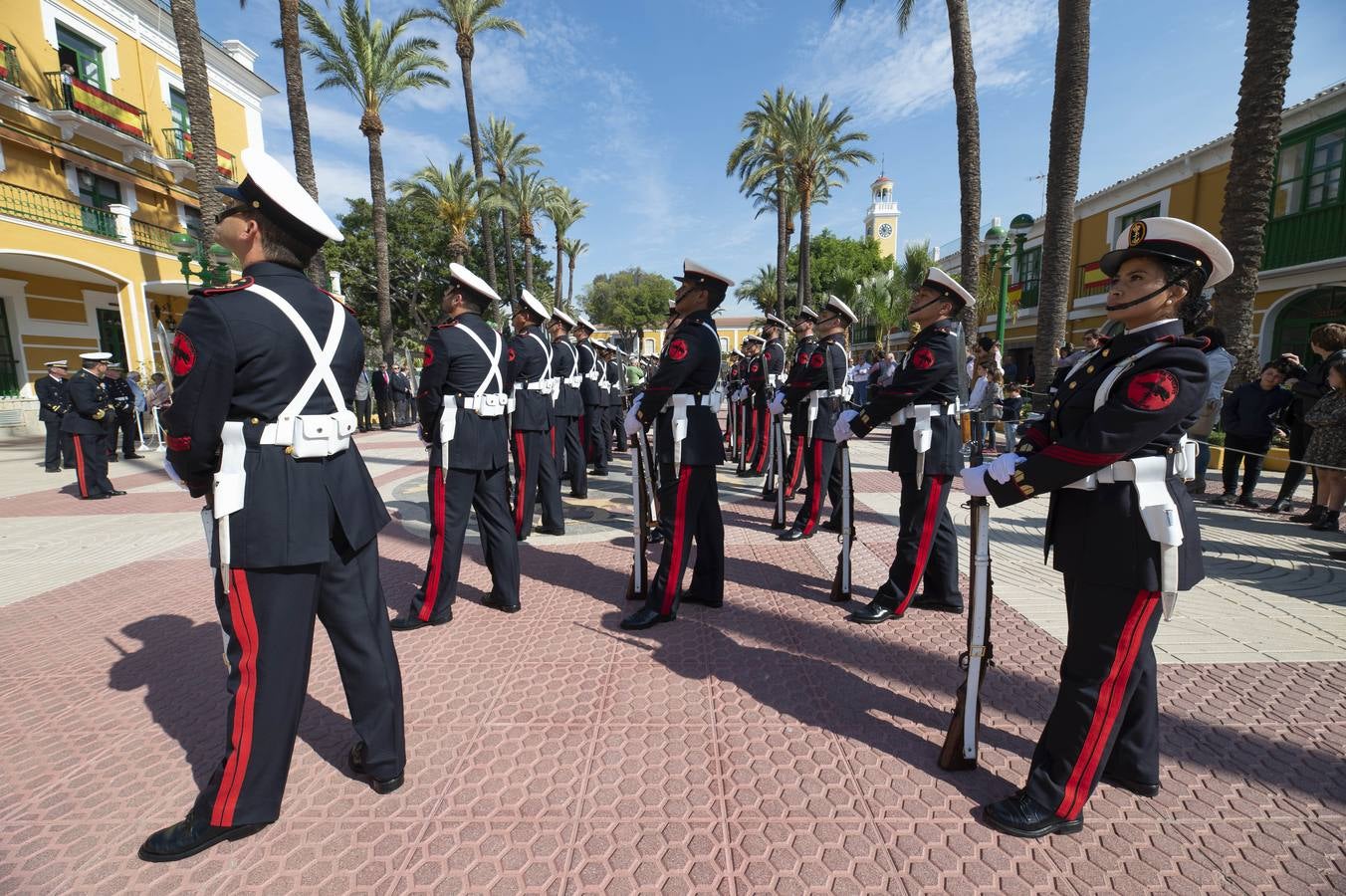 El Tercio de Levante constituye su escolta con soldados voluntarios que creen un privilegio acompañar a San Pedro y a la Virgen de la Soledad en la Semana Santa de Cartagena
