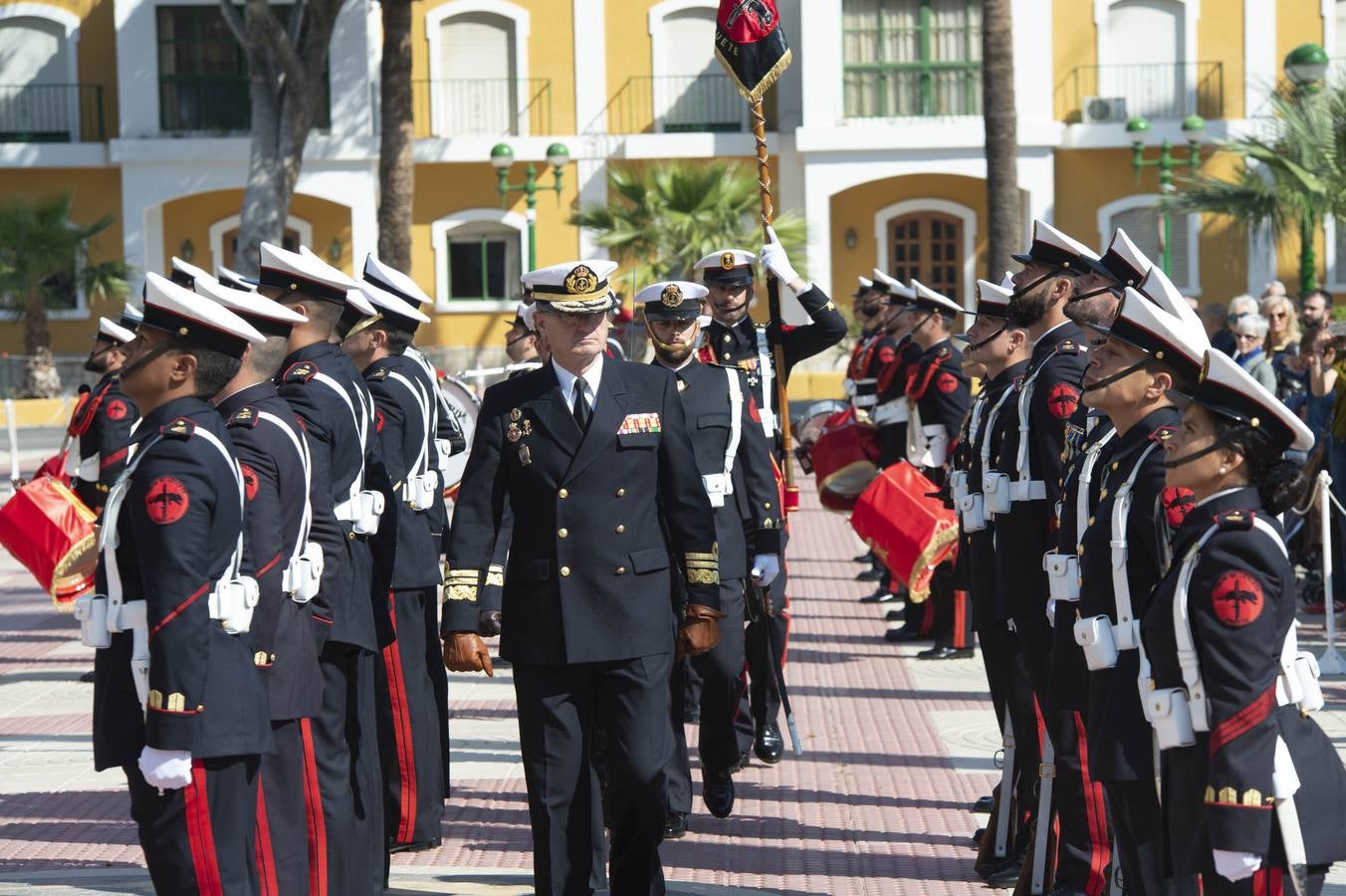 El Tercio de Levante constituye su escolta con soldados voluntarios que creen un privilegio acompañar a San Pedro y a la Virgen de la Soledad en la Semana Santa de Cartagena