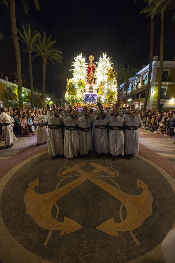 Los traslados de Juan, Pedro y Santiago entusiasman en el ocaso del Martes Santo
