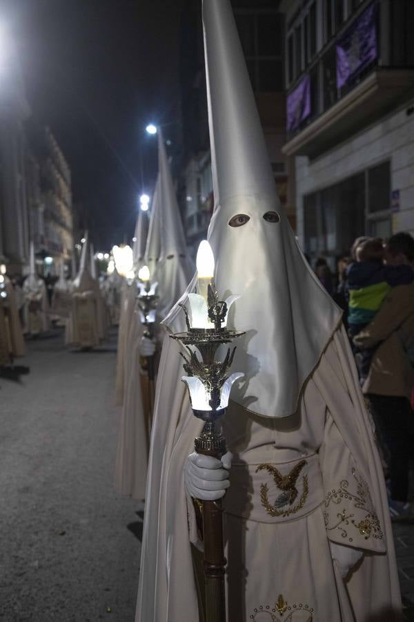 Los traslados de Juan, Pedro y Santiago entusiasman en el ocaso del Martes Santo