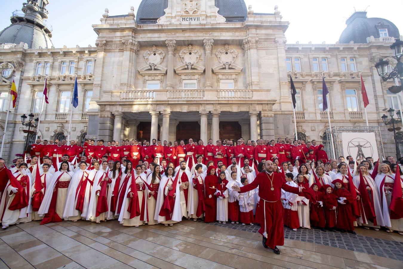 Los traslados de Juan, Pedro y Santiago entusiasman en el ocaso del Martes Santo