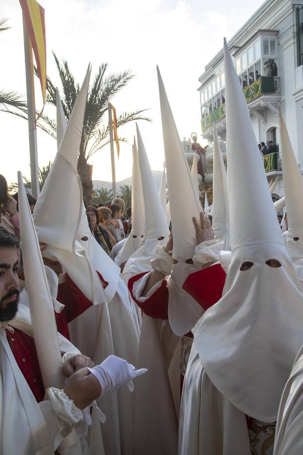 Los traslados de Juan, Pedro y Santiago entusiasman en el ocaso del Martes Santo
