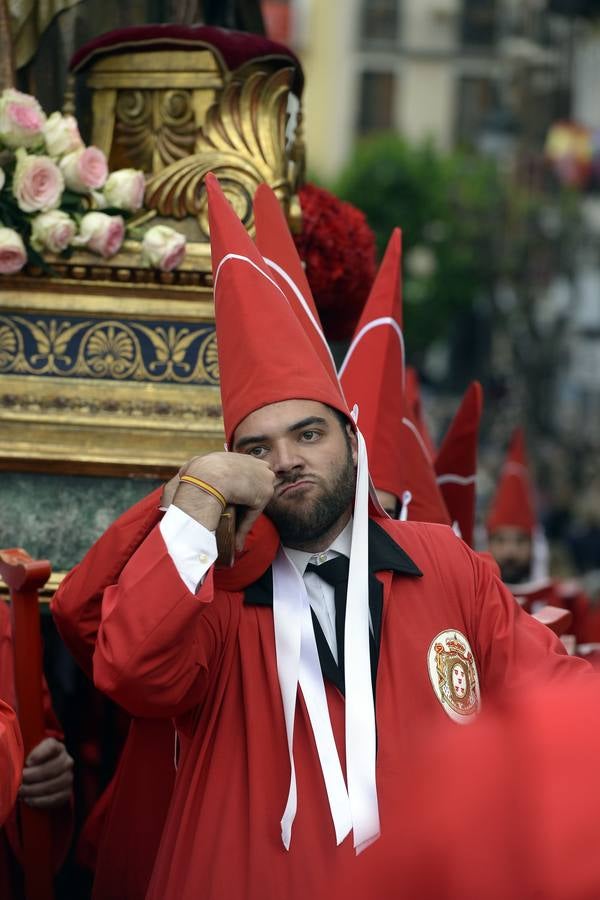 Miles de penitentes, estantes y mayordomos se sumaron a otros tantos murcianos que un año más colmaron la carrera