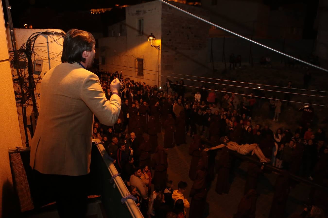 El Paso Morado estrenó en este recorrido penitencial el nuevo estandarte con la imagen de Jesús bordado en sedas.