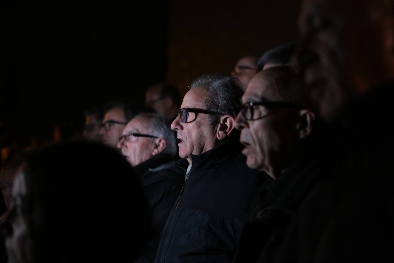 El Paso Morado estrenó en este recorrido penitencial el nuevo estandarte con la imagen de Jesús bordado en sedas.