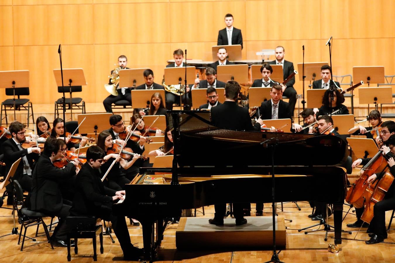 La Orquesta de Jóvenes de la Región, dirigida por Manuel Hernández-Silva, ofreció ayer un concierto dedicado íntegramente a Beethoven'.