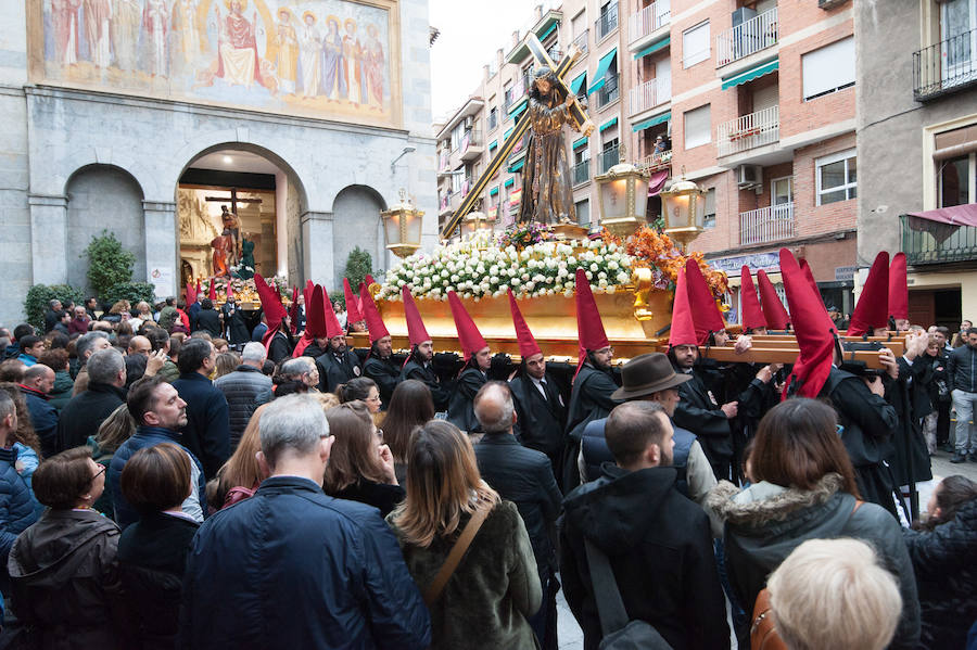 Tras la suspensión de la procesión los fieles pudieron asistir a un encuentro de los pasos realizado en la Plaza de San Antolín