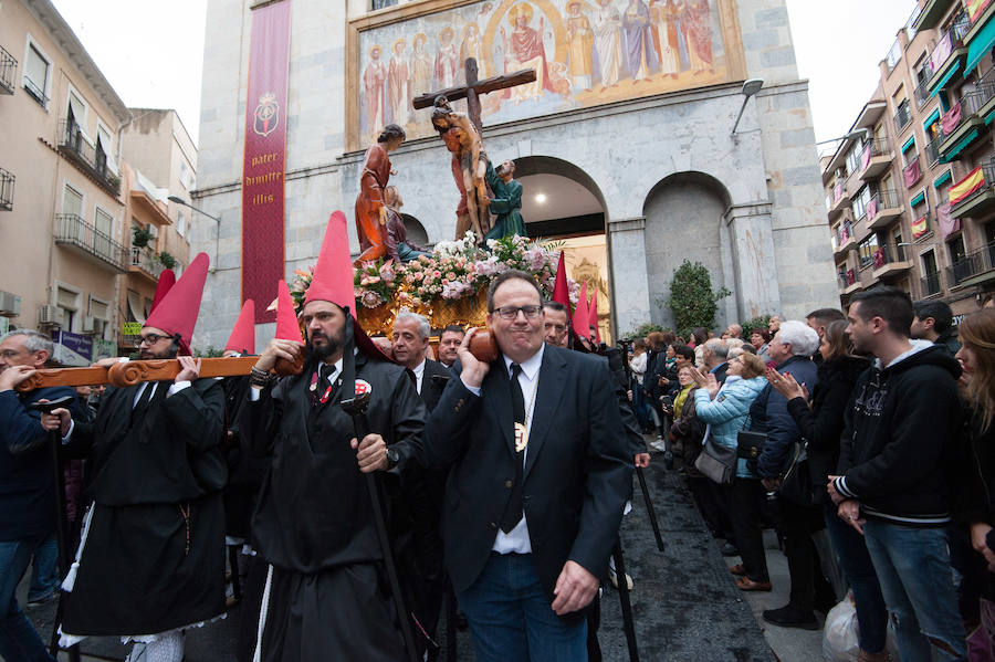 Tras la suspensión de la procesión los fieles pudieron asistir a un encuentro de los pasos realizado en la Plaza de San Antolín