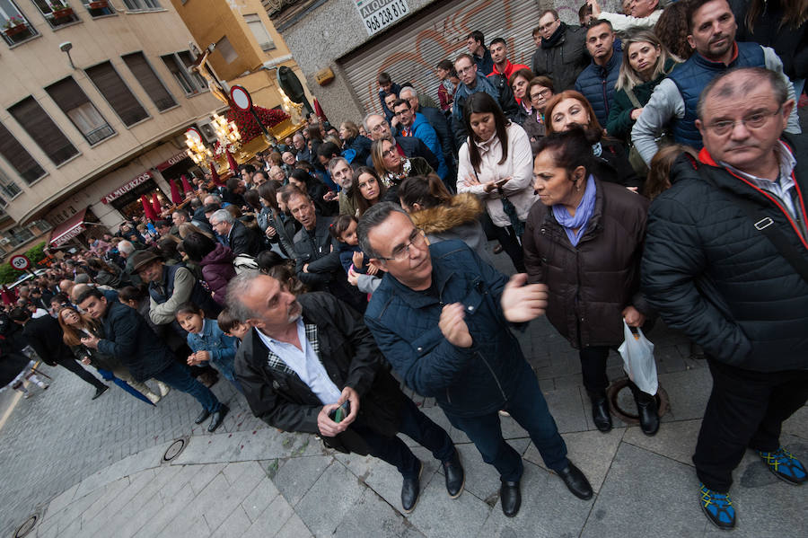 Tras la suspensión de la procesión los fieles pudieron asistir a un encuentro de los pasos realizado en la Plaza de San Antolín