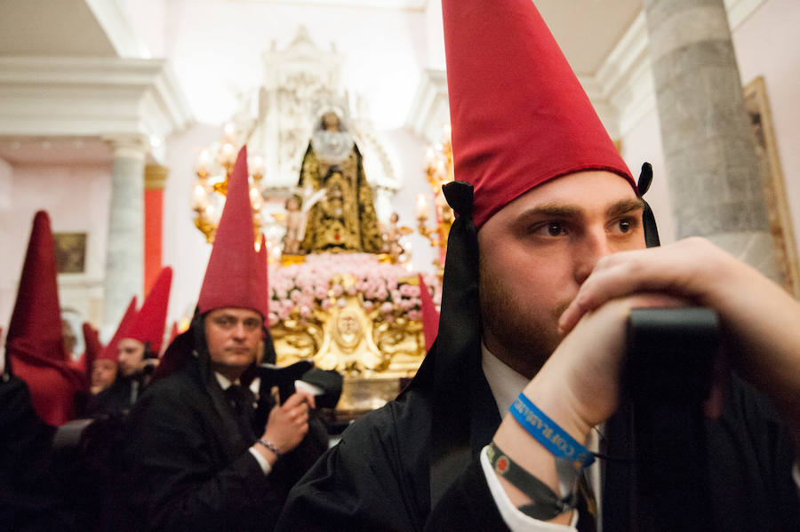 Tras la suspensión de la procesión los fieles pudieron asistir a un encuentro de los pasos realizado en la Plaza de San Antolín