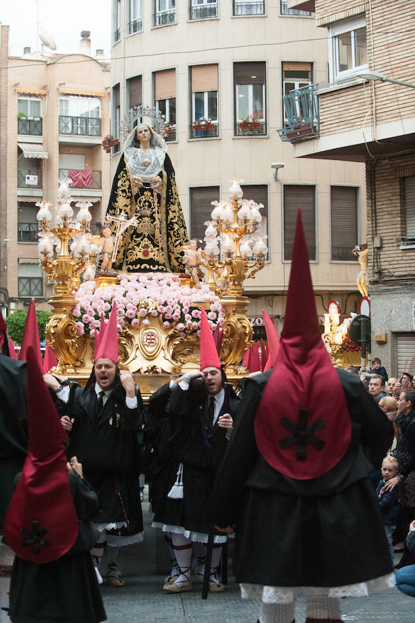 Tras la suspensión de la procesión los fieles pudieron asistir a un encuentro de los pasos realizado en la Plaza de San Antolín